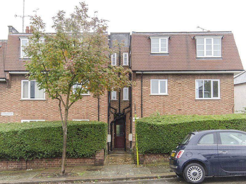2 bed flat to rent in Hampden Court, Hampden Road, Muswell Hill, London