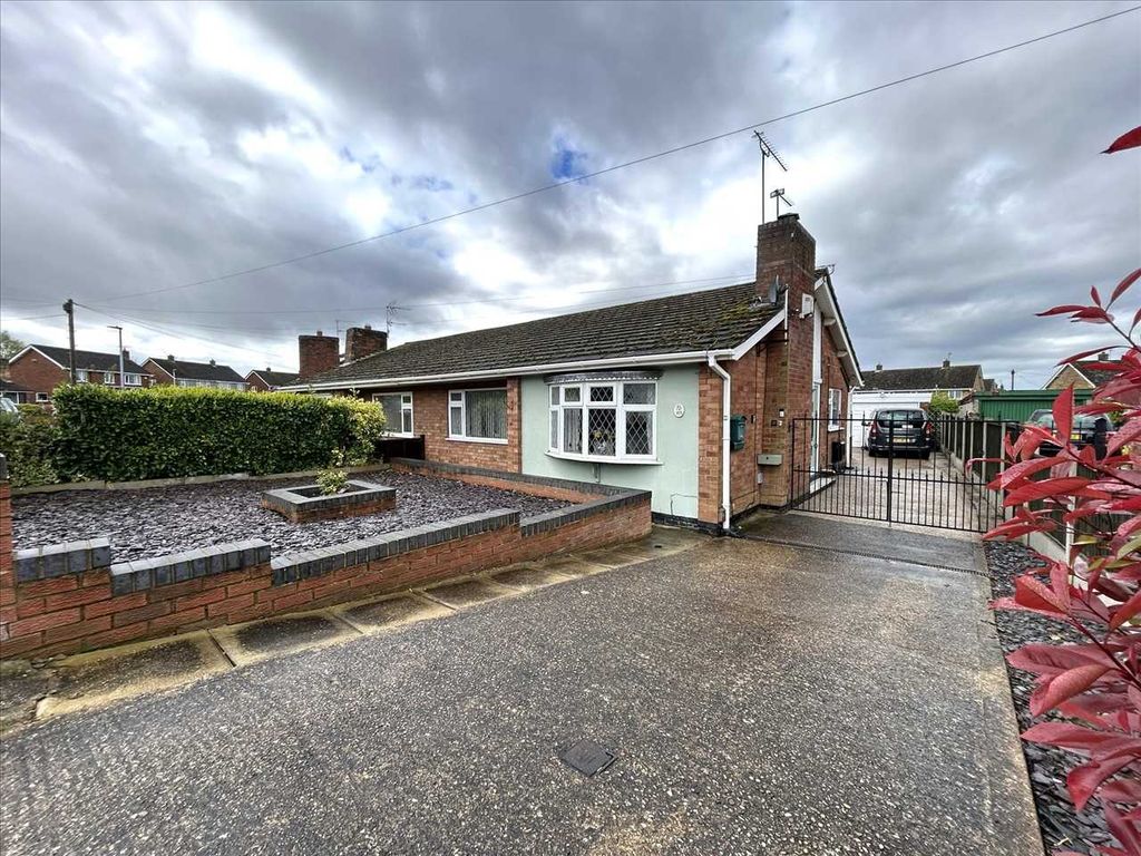 2 bed bungalow for sale in Dewsbury Avenue, Scunthorpe DN15, £175,000