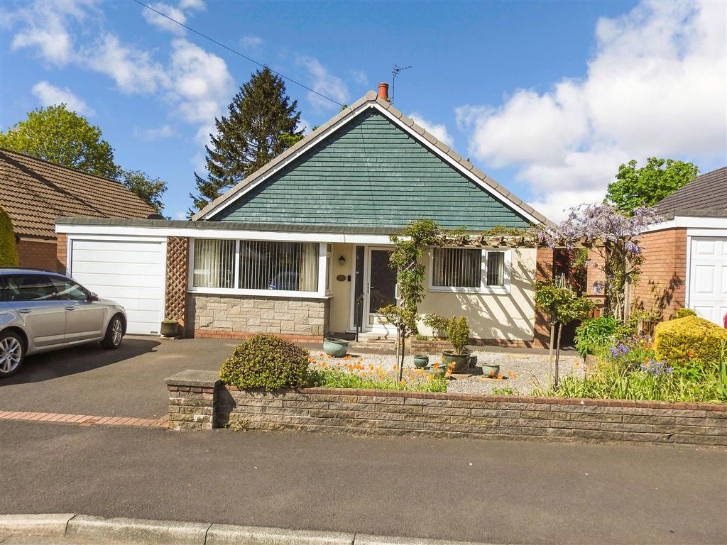 2 bed bungalow for sale in Highfield Avenue, Farington, Leyland PR25