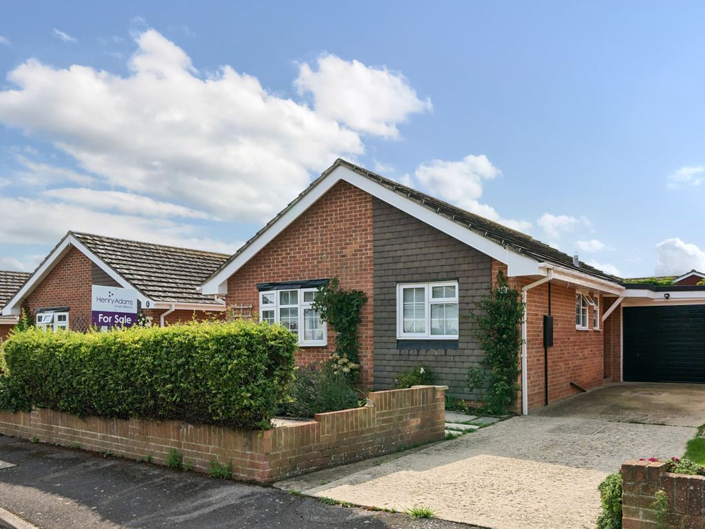2 bed detached house for sale in The Horseshoe, Selsey PO20, £415,000