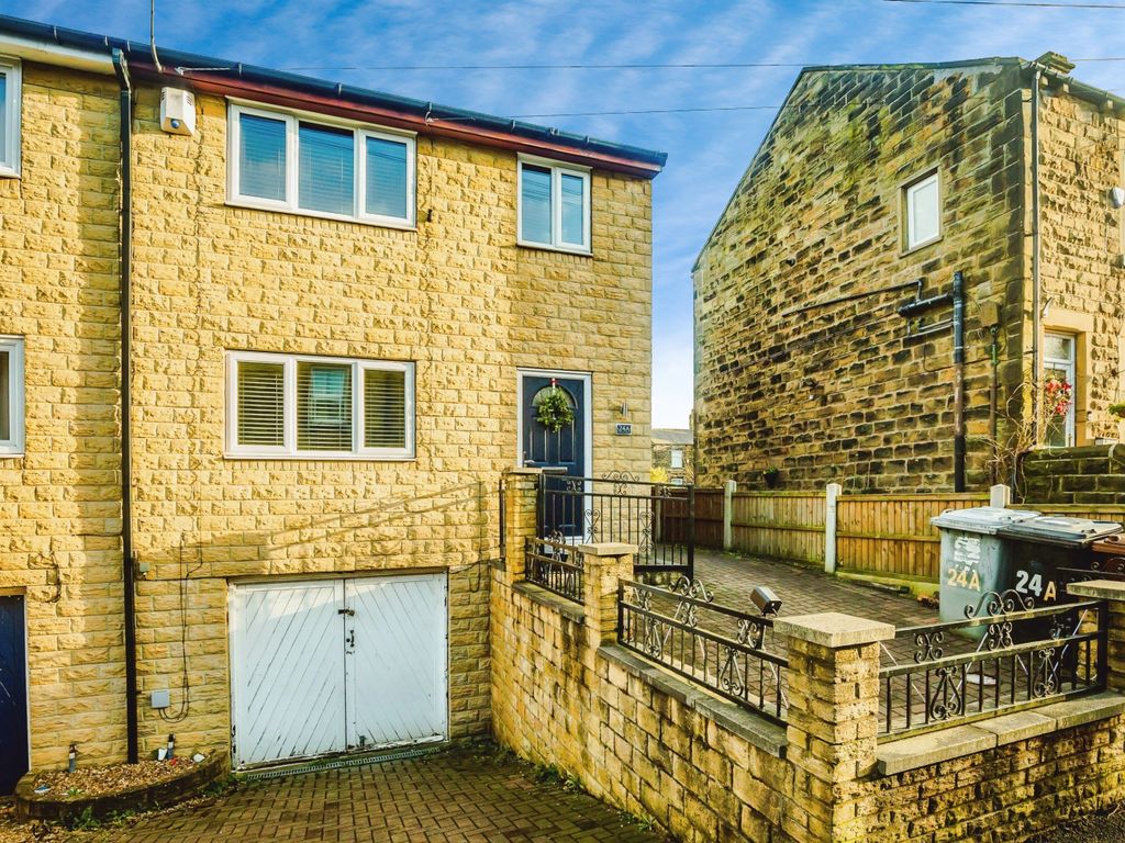 3 bed semidetached house for sale in Fenton Street, Tingley, Wakefield, West Yorkshire WF3, £