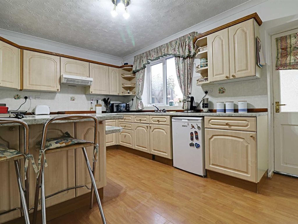 2 bed detached bungalow to rent in Wolverhampton Road, Pelsall, Walsall