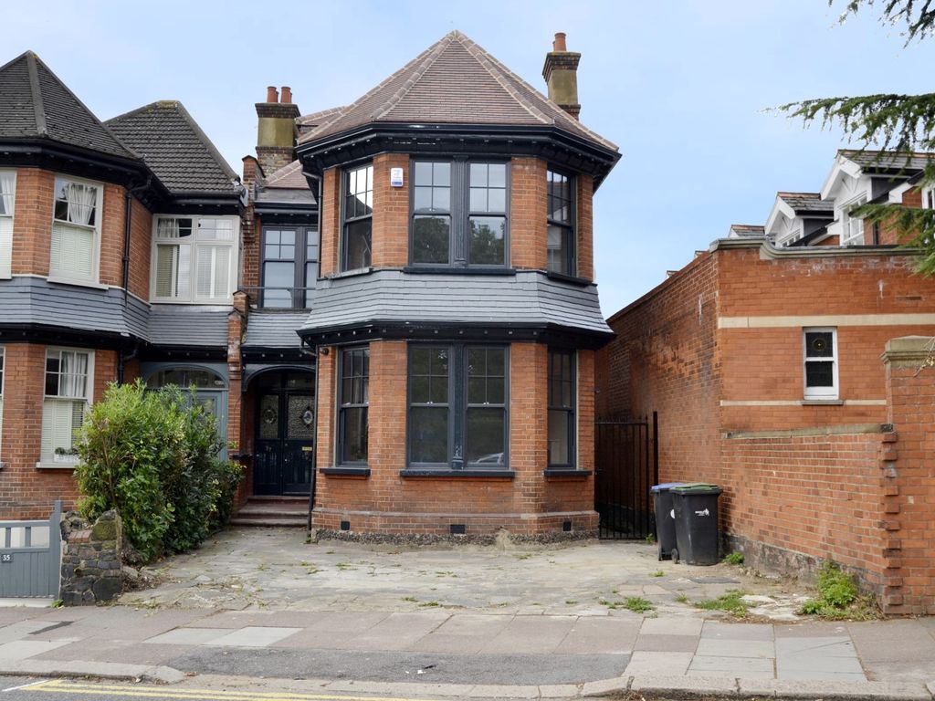 4 bed semidetached house to rent in Station Road, Winchmore Hill N21