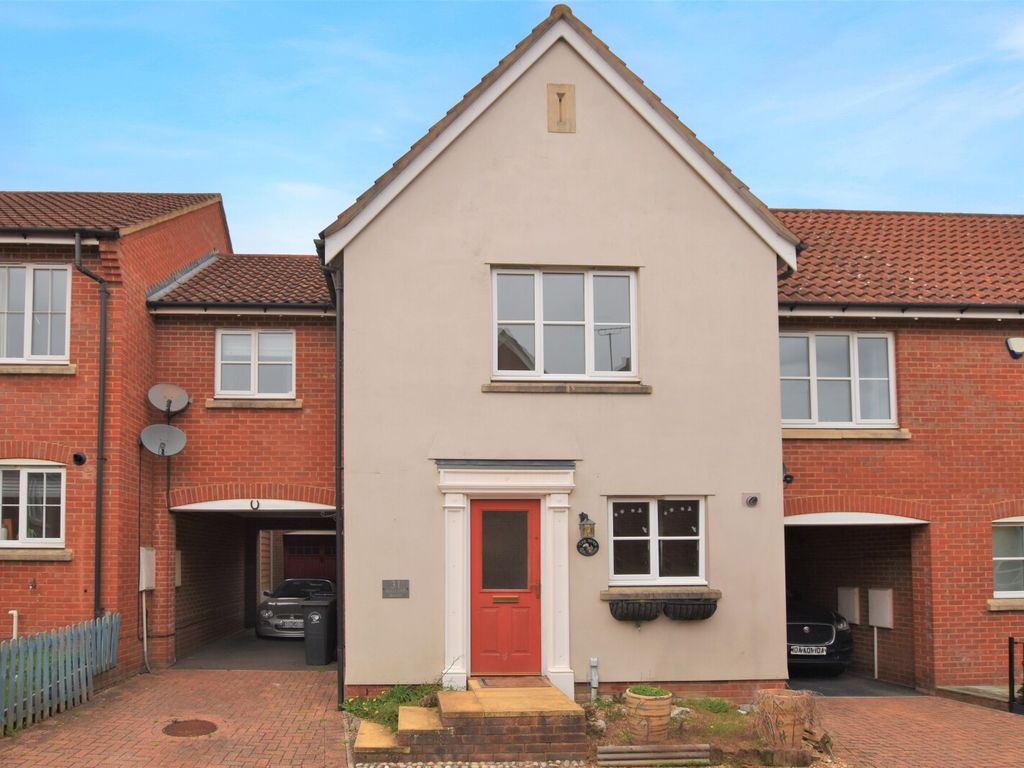 4 bed linkdetached house for sale in Hallett Road, Flitch Green