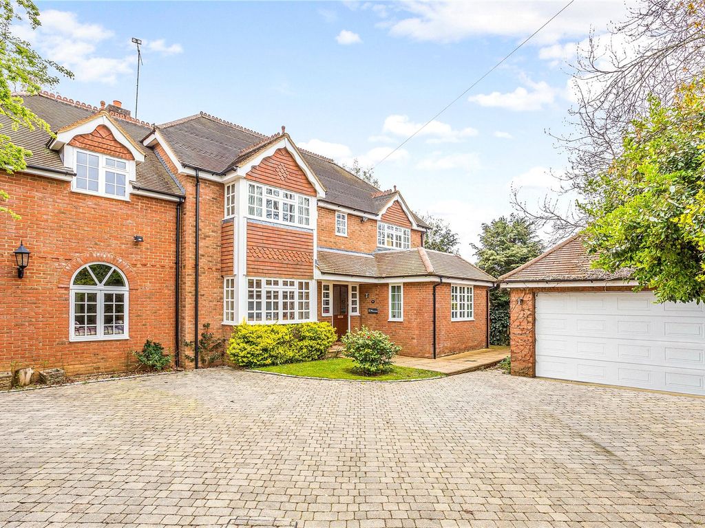 4 bed detached house for sale in Batchelors Way, Amersham