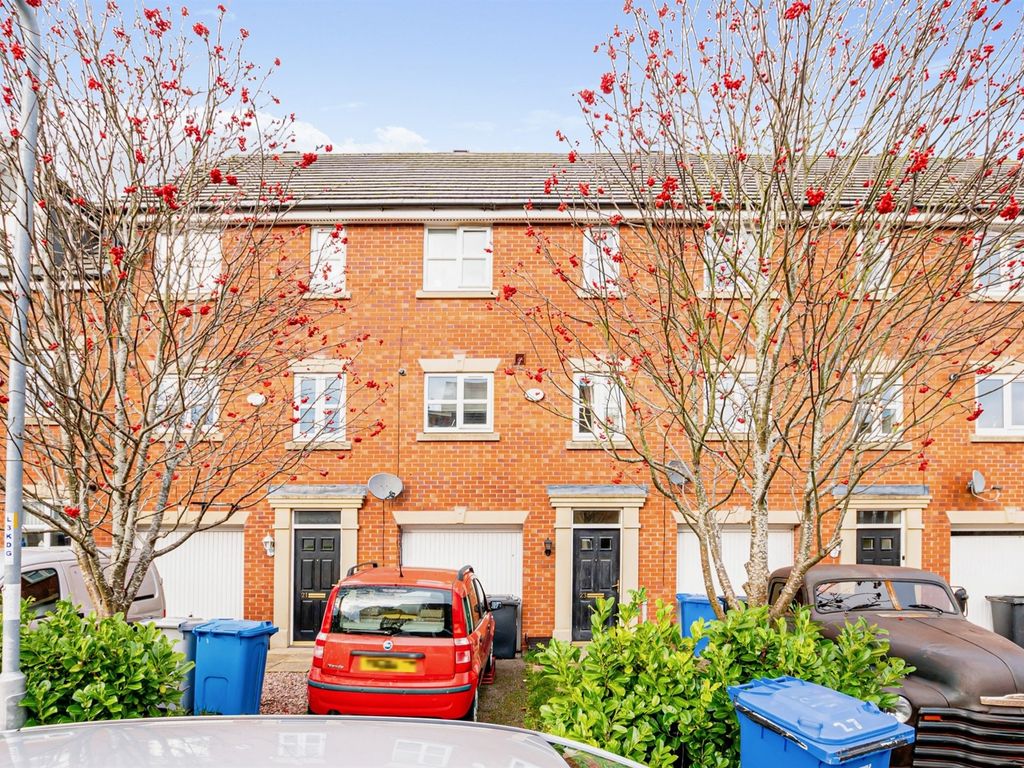 3 Bed Town House For Sale In Frost Close Desborough Kettering Nn14