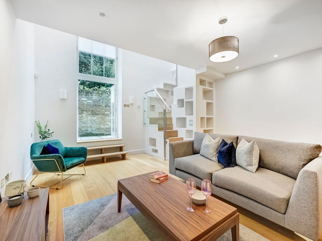 Cavendish Mews South, London W1W