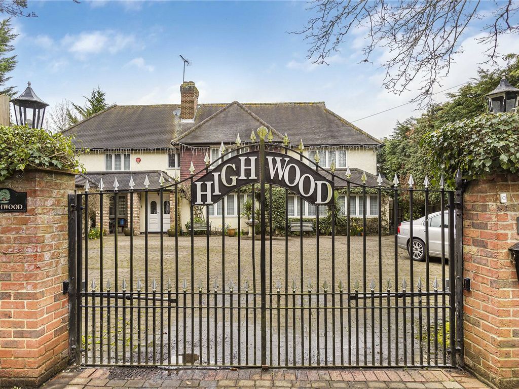 5 bed detached house for sale in Carbone Hill, Northaw, Hertfordshire