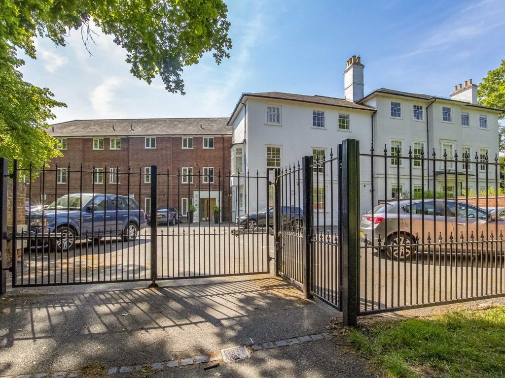 Studio to rent in Weston Green Road, Thames Ditton KT7 Zoopla