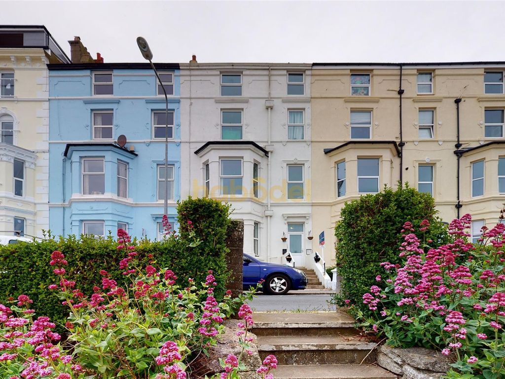 2 bed flat to rent in Bright Crescent, Bridlington YO15, £625 pcm Zoopla