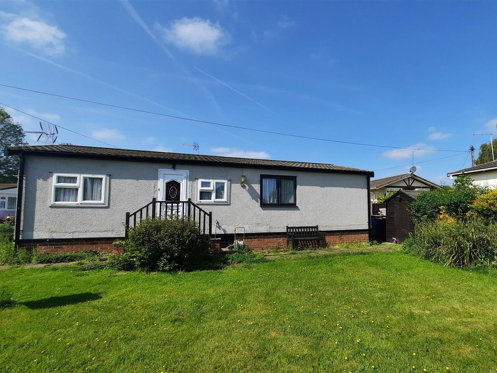 2 bed mobile/park home for sale in Holy Acre, Roydon Mill, Roydon CM19 Zoopla