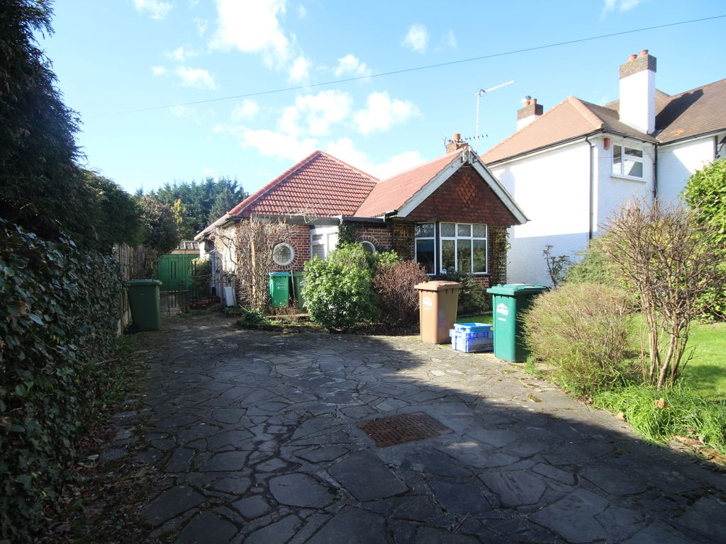 3 bed detached bungalow for sale in Ashford Road, Staines TW18, £