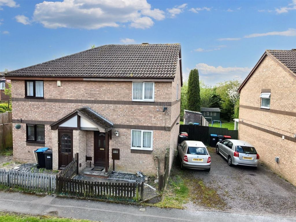 3 bed semidetached house for sale in Stafford Grove, Shenley Church