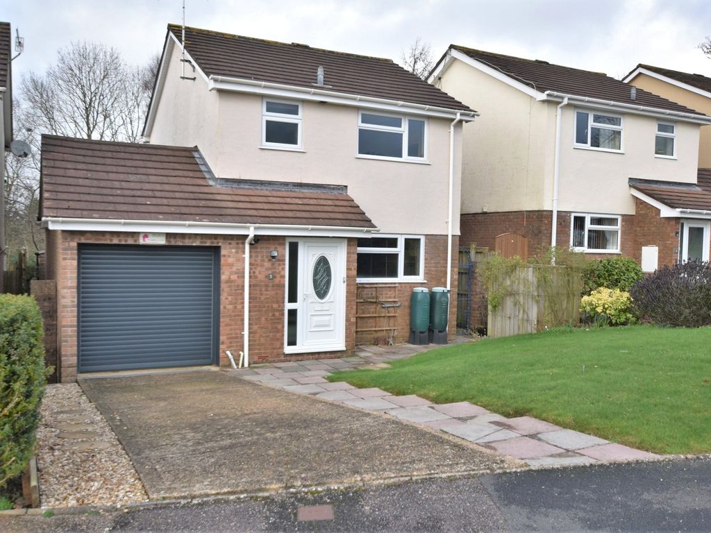 3 bed detached house to rent in Haydons Park, Honiton, Devon EX14, £