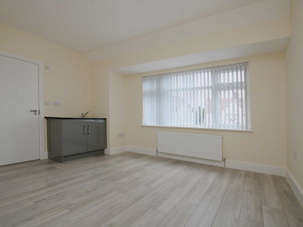 Studio to rent in Church Stretton Road, Hounslow TW3 Zoopla