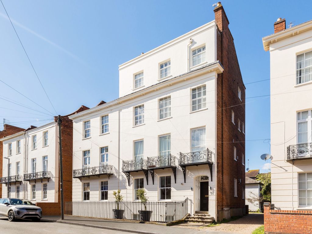 10 bed block of flats for sale in Charlotte Street Leamington Spa
