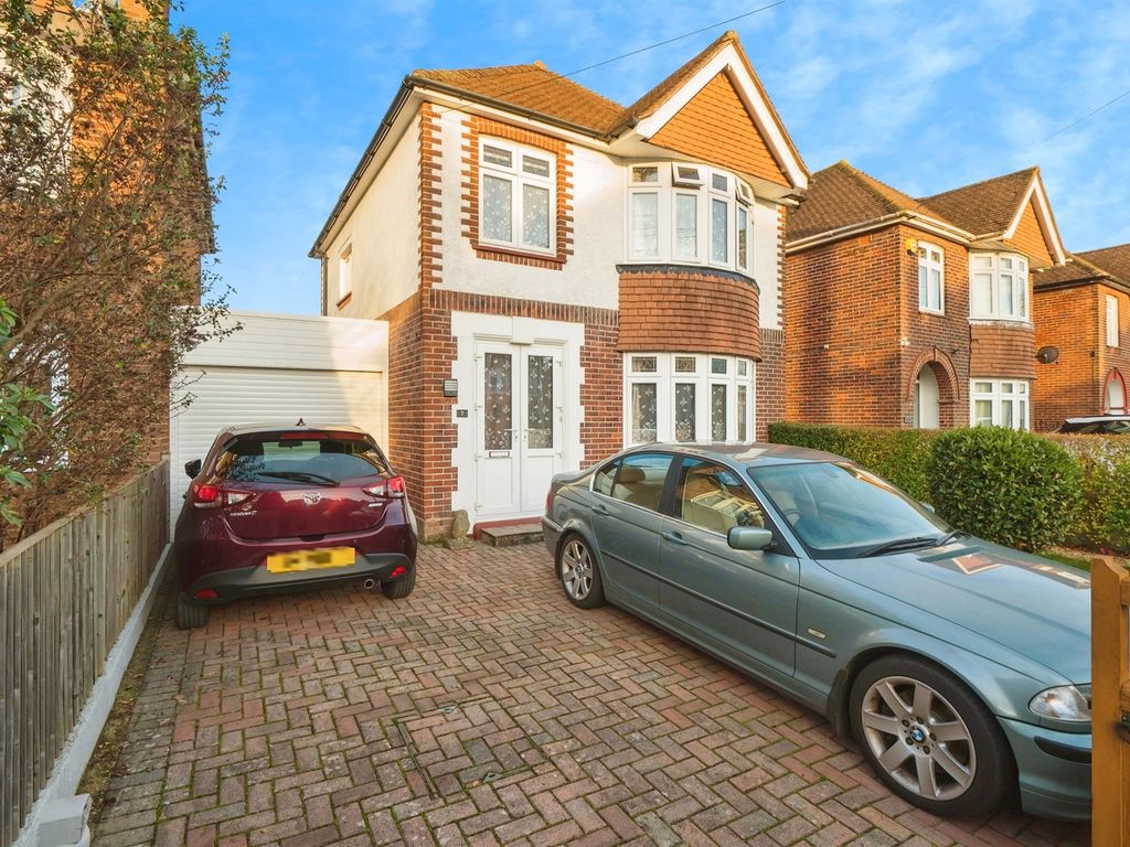 3 bed detached house for sale in Margam Avenue, Southampton SO19, £