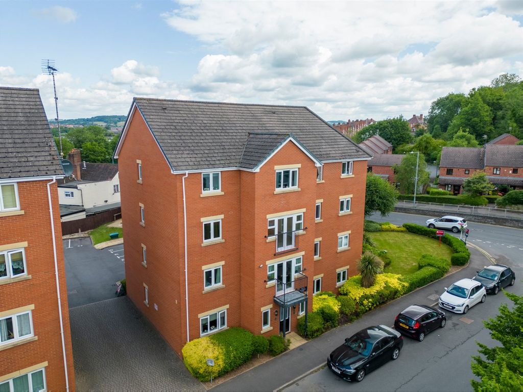 2 bed flat for sale in Gloucester Close, Redditch B97 Zoopla