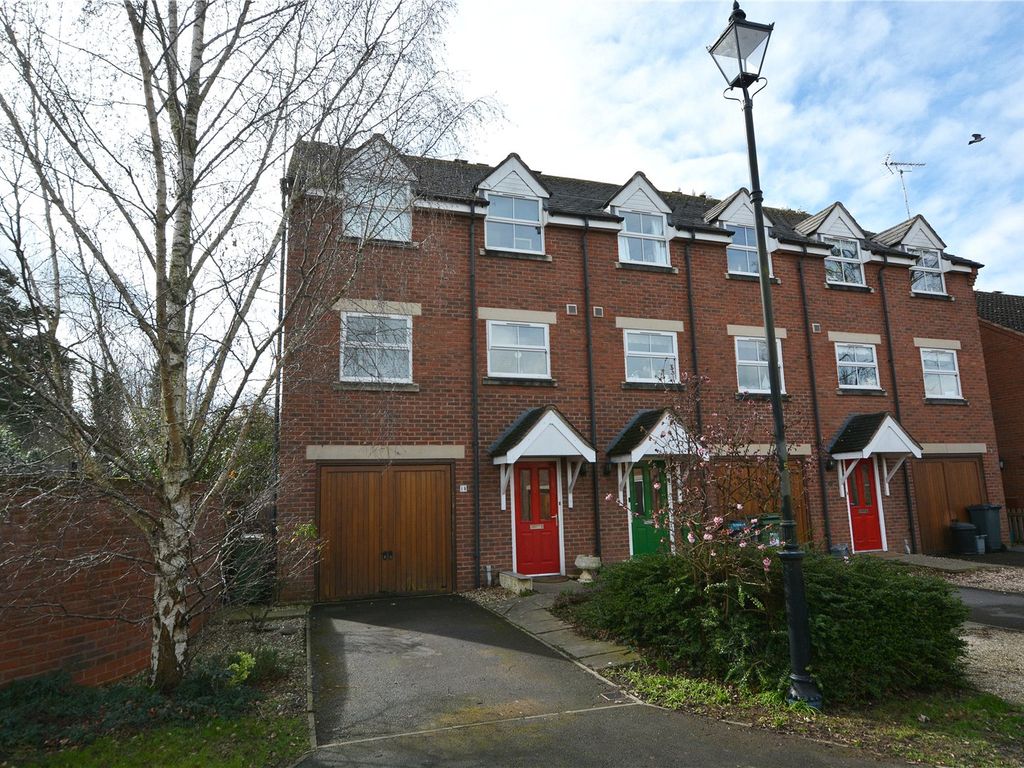 4 bed end terrace house for sale in Uptons Garden, Whitminster