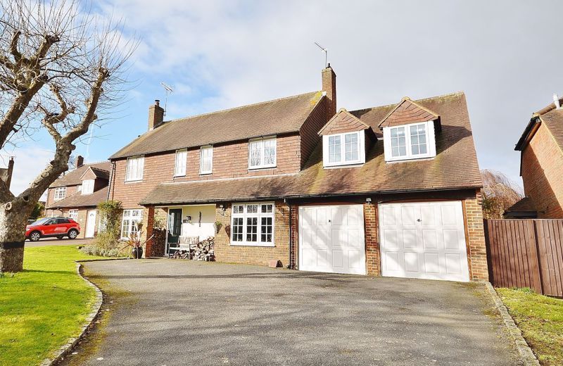 5 bed detached house for sale in Abbotswood, Speen, Princes Risborough
