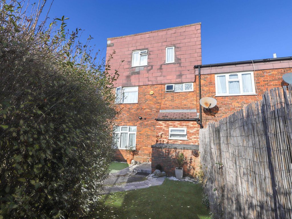 4 bed end terrace house for sale in James Bedford Close, Pinner HA5