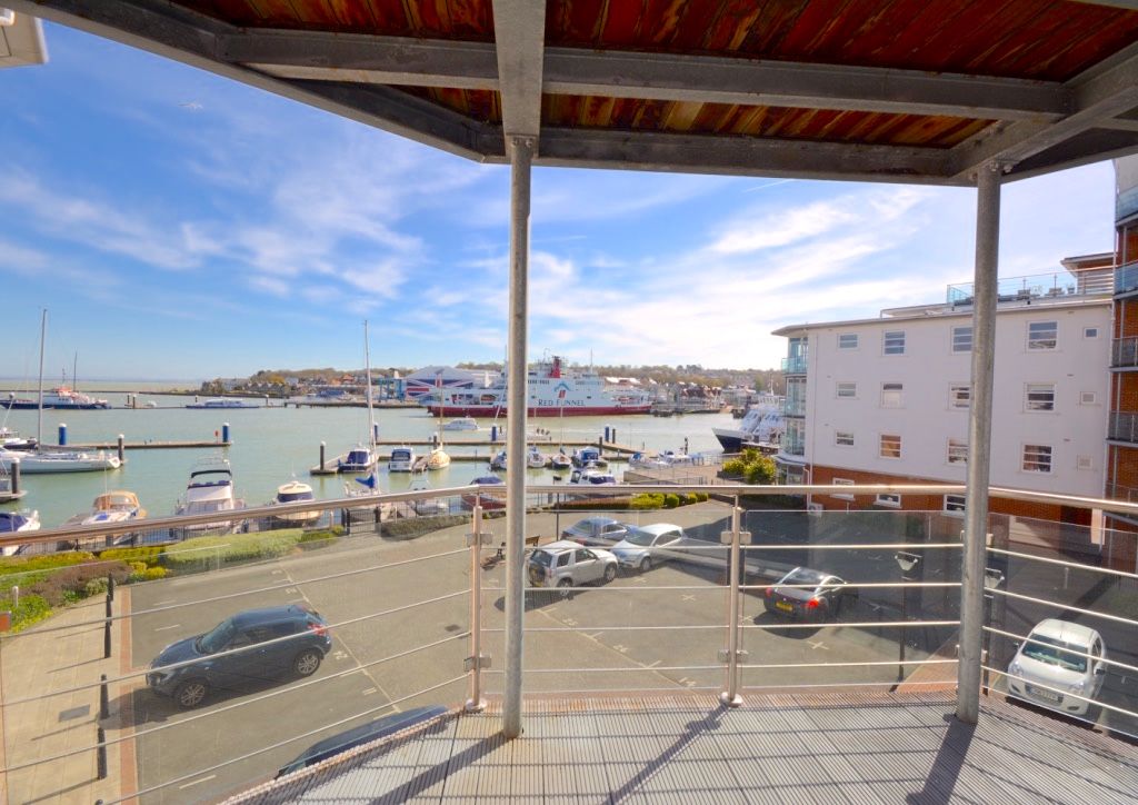 2 bed flat to rent in Medina Road, Cowes PO31 Zoopla