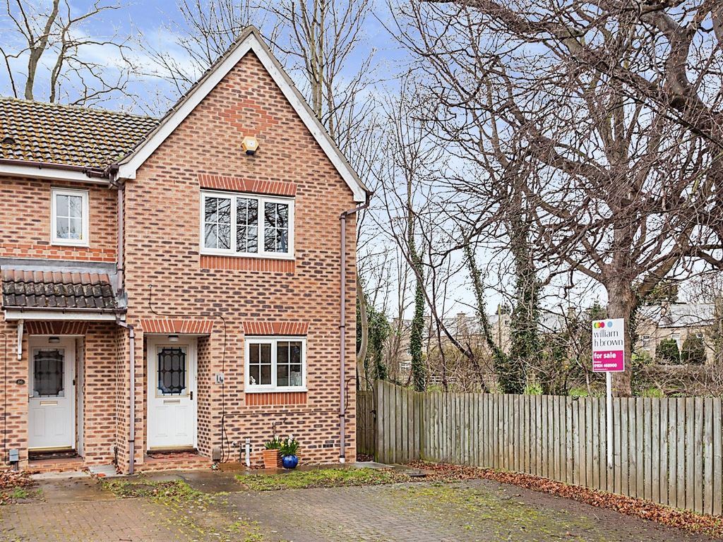 2 bed end terrace house for sale in Wormalds View, Thornhill Lees
