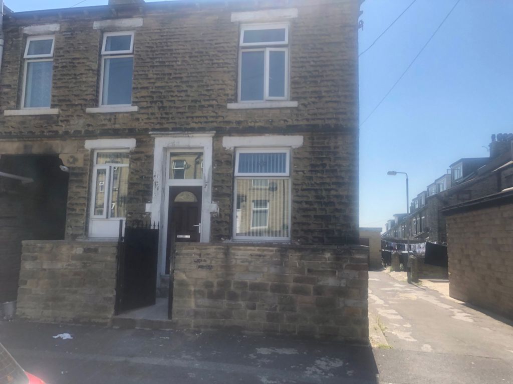 3 bed end terrace house for sale in Leyburne Street, Bradford, West