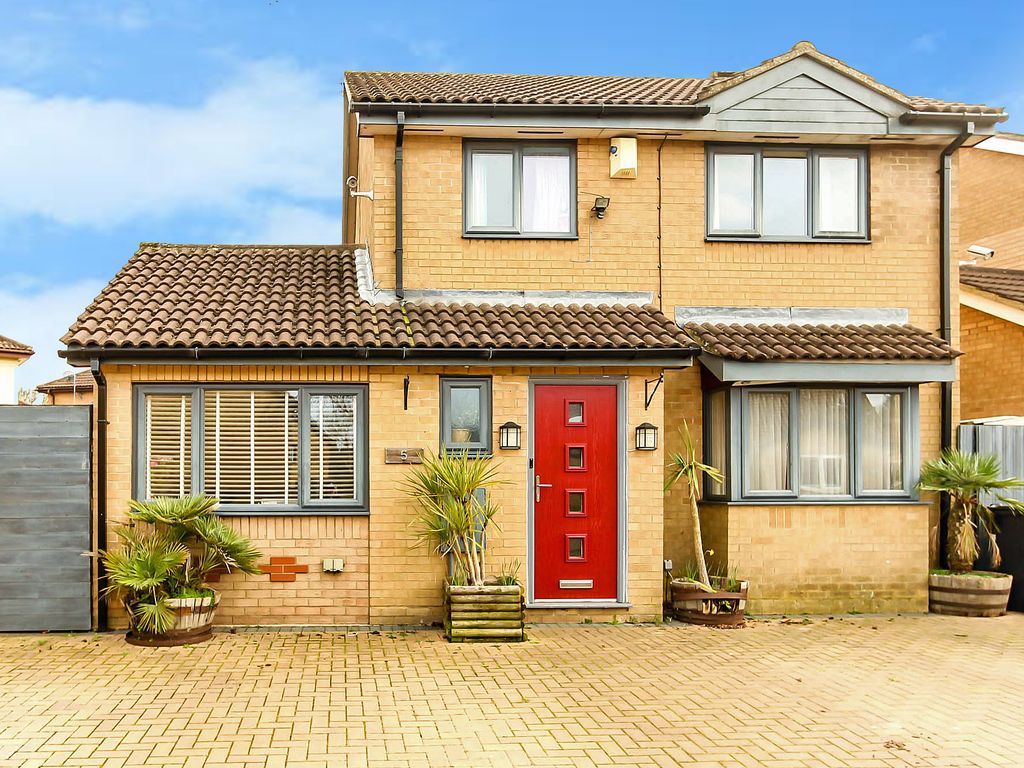 4 bed detached house for sale in Swale Drive, Wellingborough NN8, £