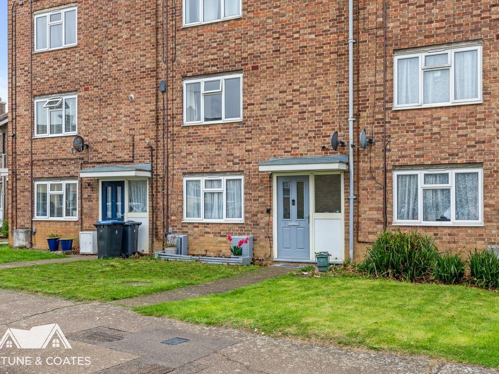 2 bed for sale in Little Grove Field, Harlow CM19, £240,000