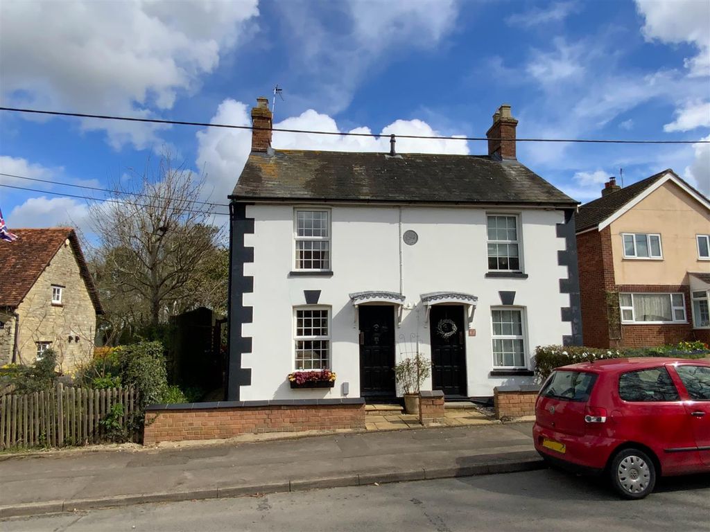 3 bed semidetached house for sale in Hartwell Road, Hanslope, Milton