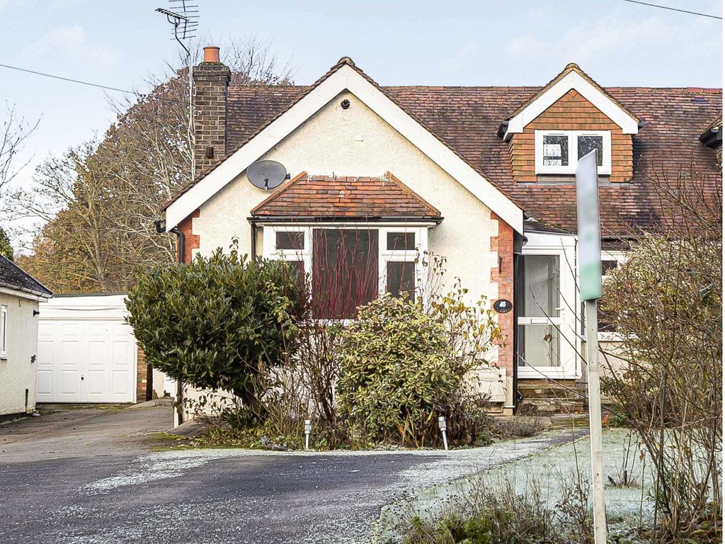 4 bed bungalow to rent in Dixons Hill Close, Welham Green, North Mymms, Hatfield AL9, £2,500 pcm