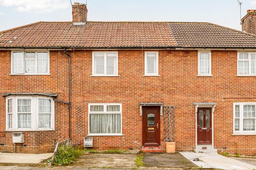 3 bed terraced house to rent in Westcott Crescent, Hanwell, London W7