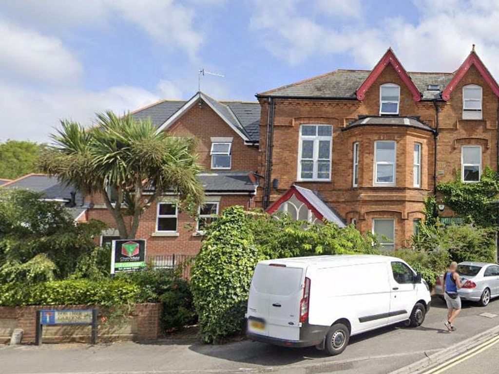237 Holdenhurst Road, Bournemouth BH8