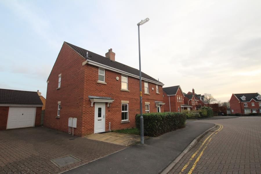 3 bed semidetached house to rent in Jellicoe Avenue, Stoke Park