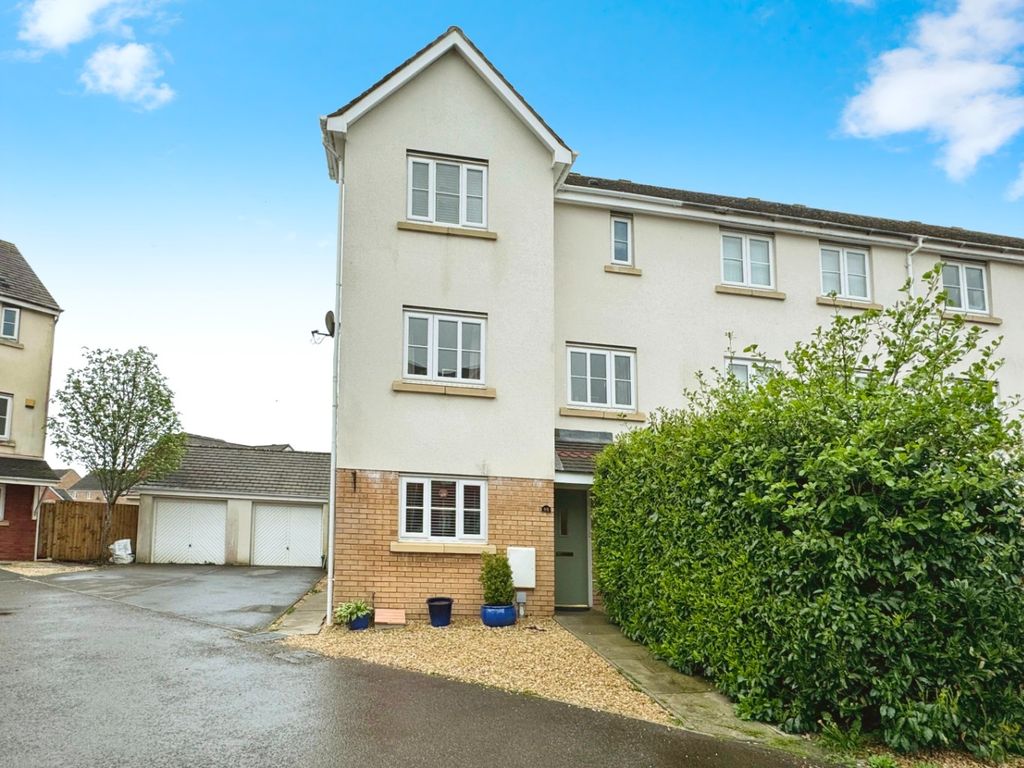 4 bed end terrace house for sale in Ffordd Yr Afon, Gorseinon, Swansea