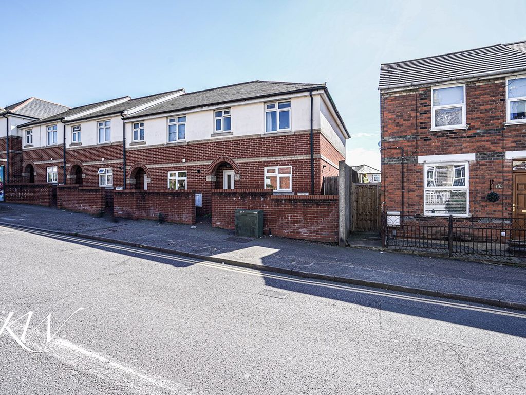 2 bed end terrace house for sale in Harwich Road, Colchester CO4 Zoopla