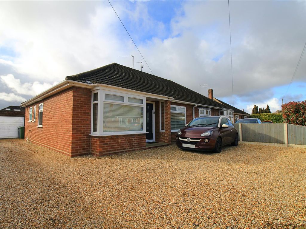 3 bed semidetached bungalow for sale in Falcon Road West, Sprowston