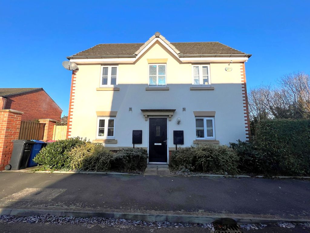 3 bed semidetached house for sale in Chesterfield Close, Eccles M30, £