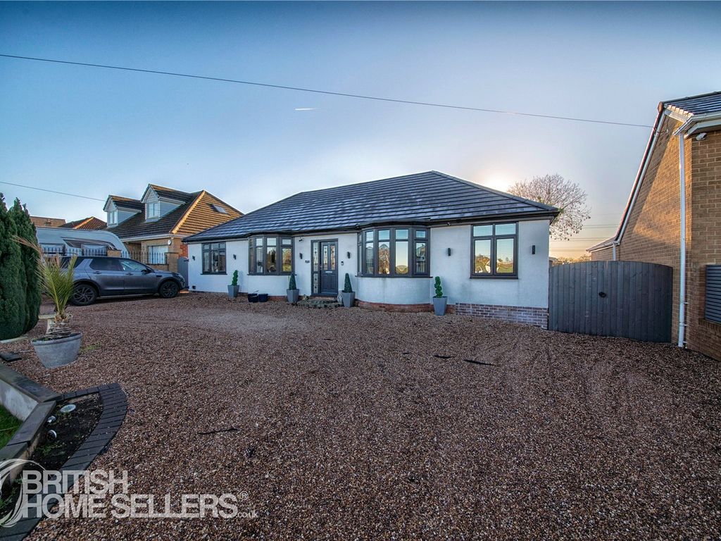 3 bed bungalow for sale in Robin Lane, Hemsworth, Pontefract, West