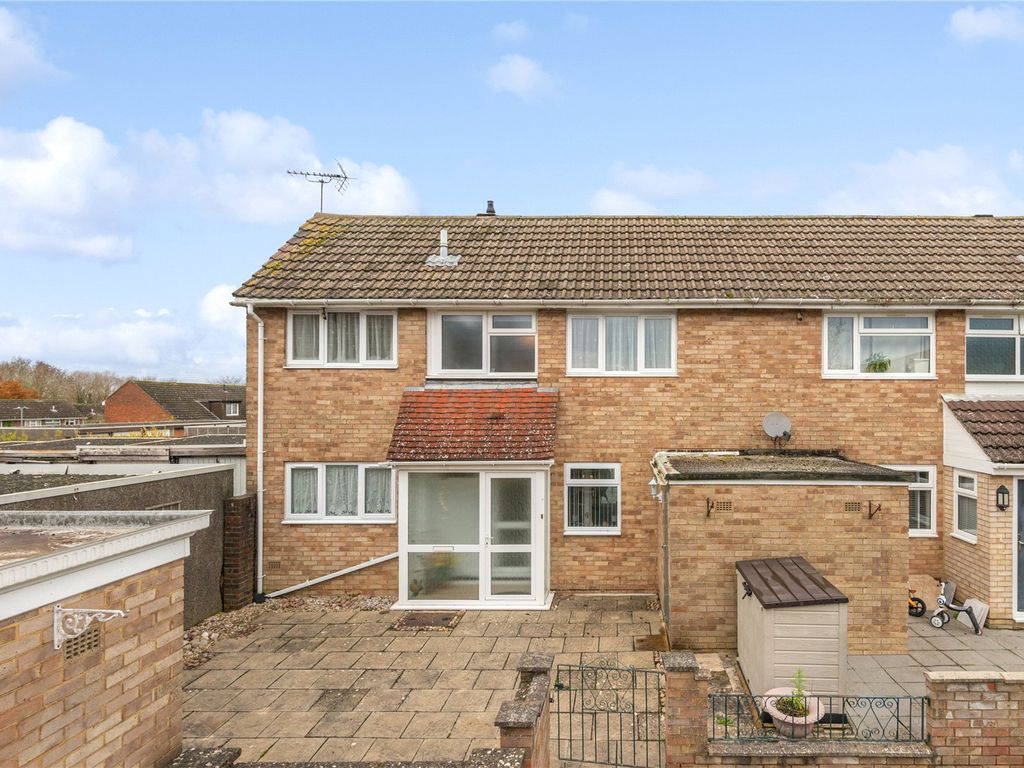 3 bed end terrace house for sale in Bracknell, Berkshire