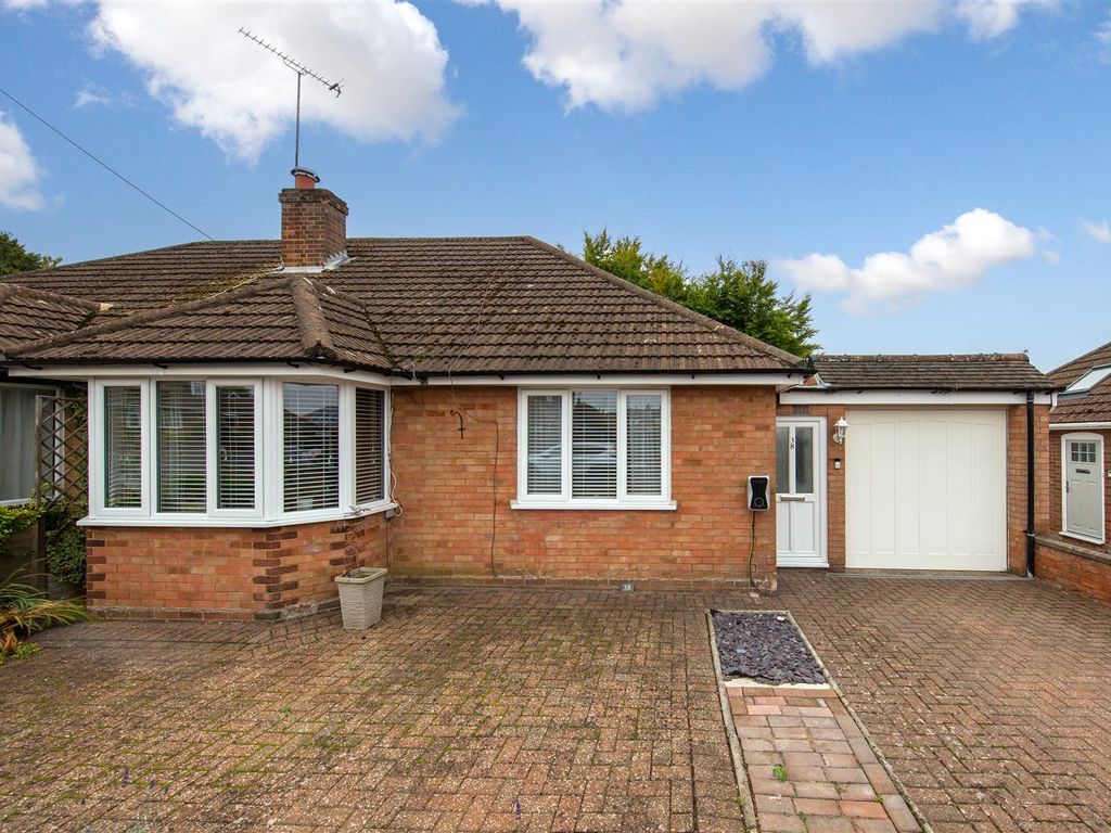 2 bed semidetached bungalow for sale in Marina Drive, Dunstable, Bedfordshire LU6 Zoopla