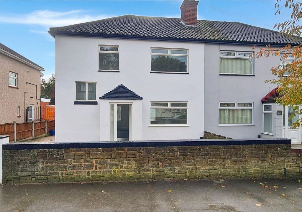 3 bed semidetached house for sale in Ennismore Gardens, SouthendOn