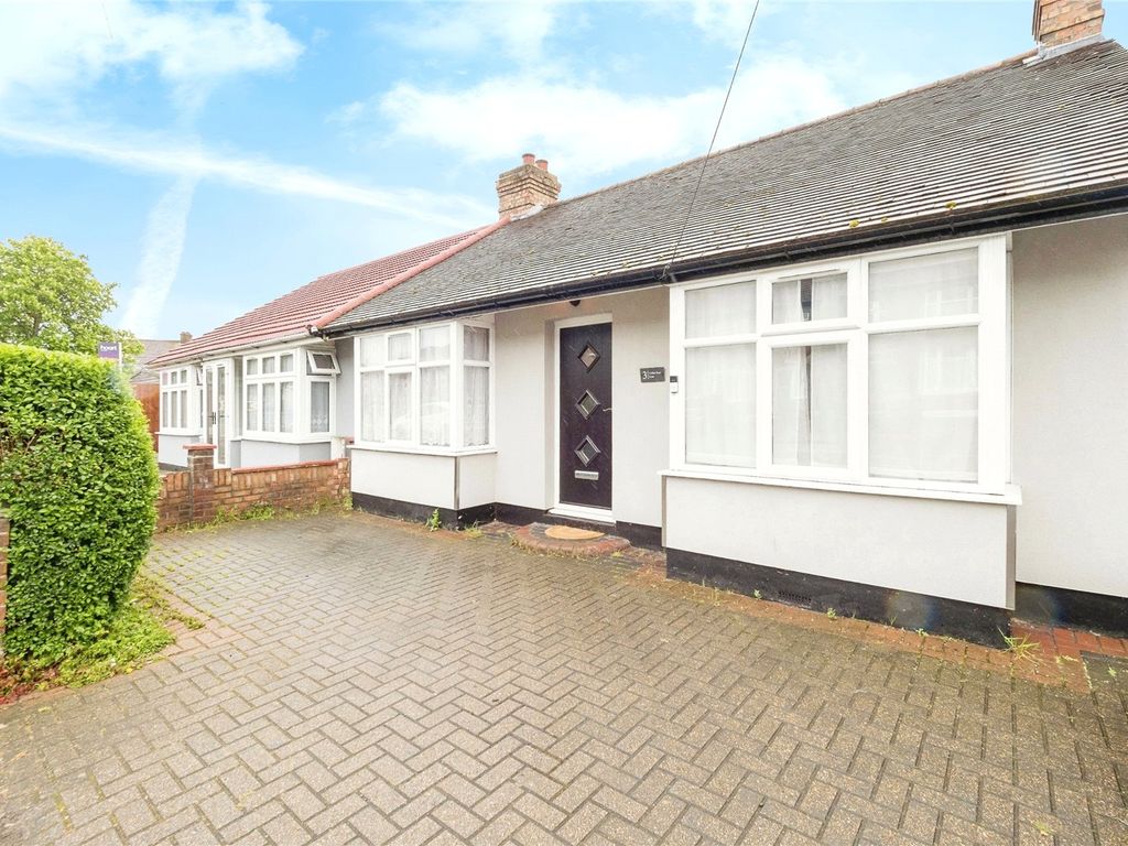 3 bed bungalow for sale in Collier Row Lane, Collier Row, Romford