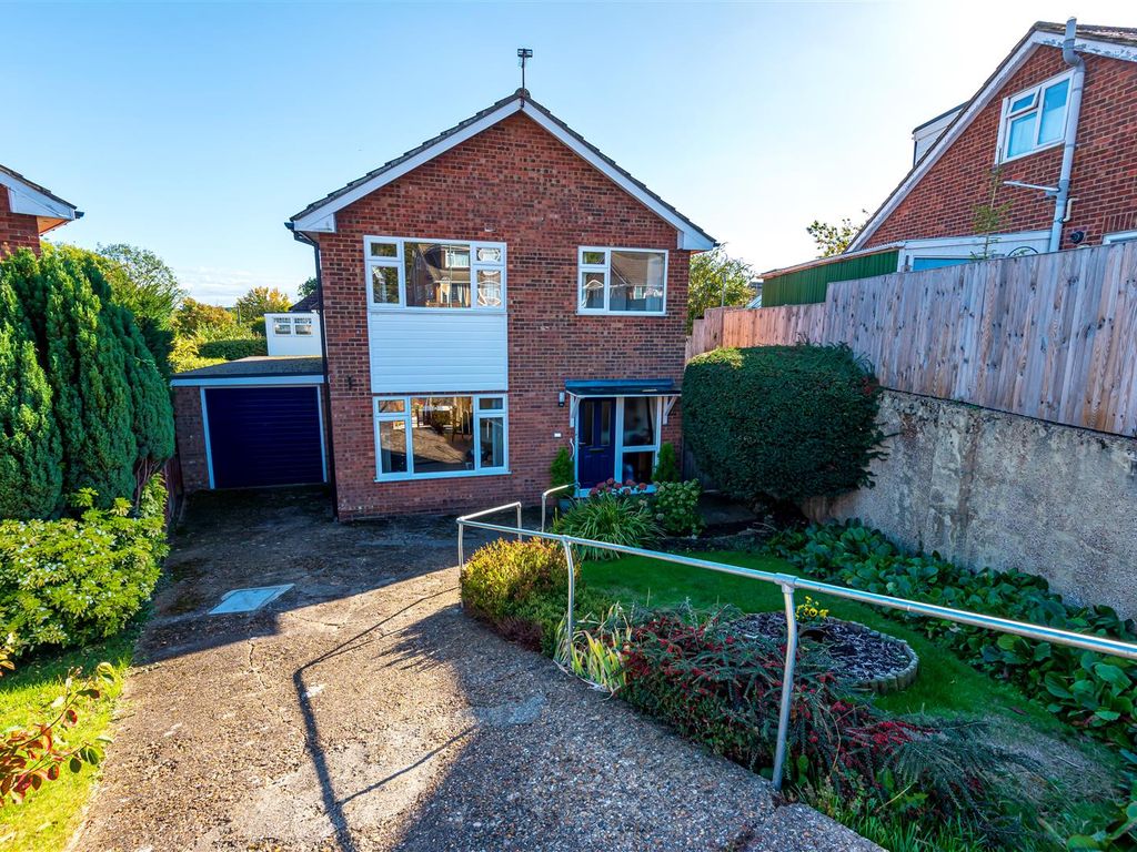 4 bed detached house for sale in Cedar Road, Sturry, Canterbury CT2 Zoopla