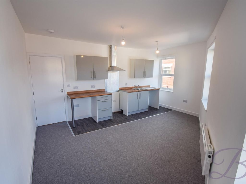 1 bed flat to rent in Kingsway, KirkbyInAshfield, Nottingham NG17