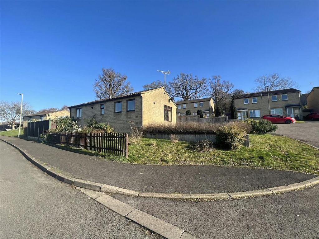 2 bed detached bungalow for sale in Kestrel Court, Stonehouse GL10 Zoopla