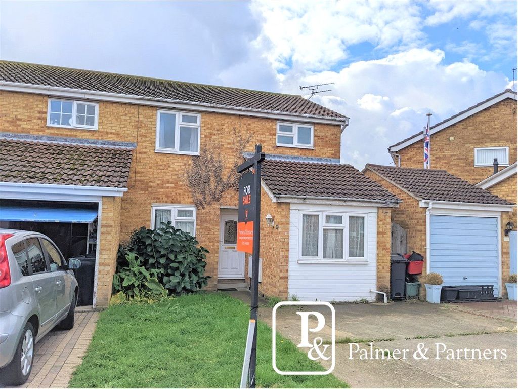 3 bed end terrace house for sale in Havering Close, ClactonOnSea