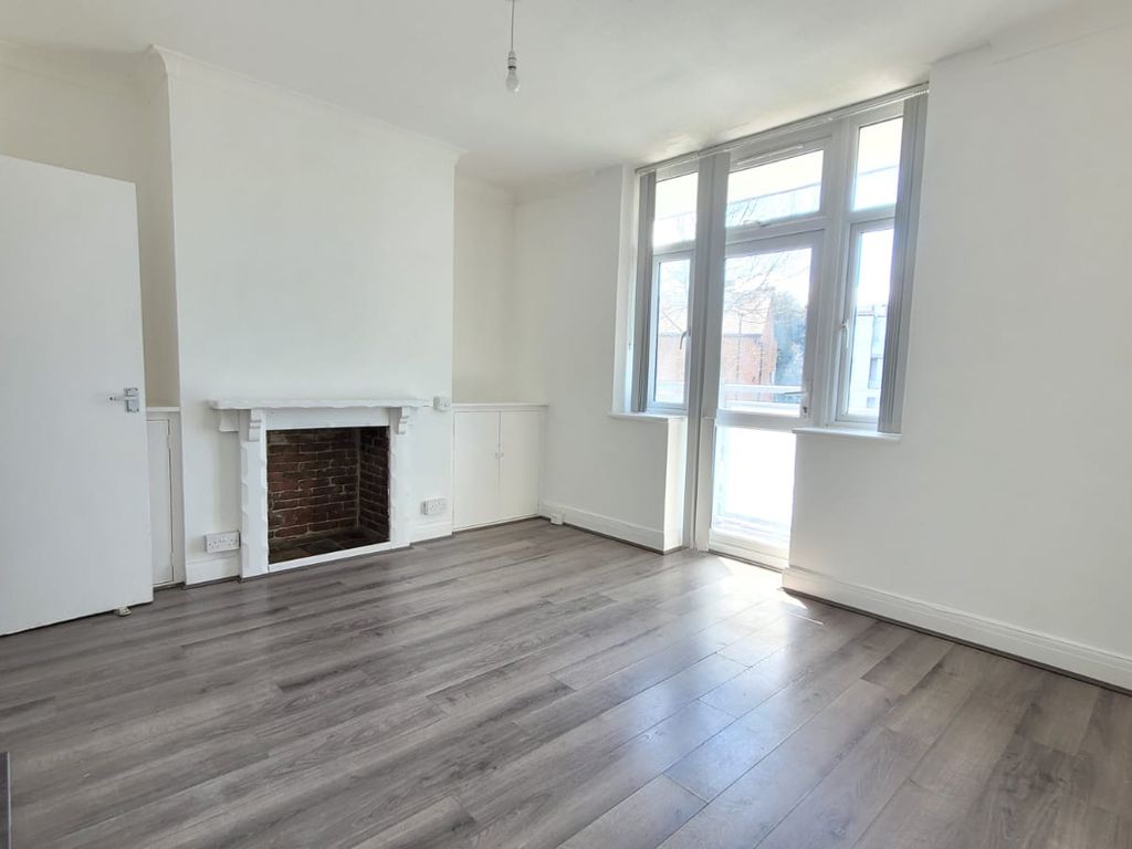1 bed flat to rent in Angel Close, London N18, £1,500 pcm Zoopla