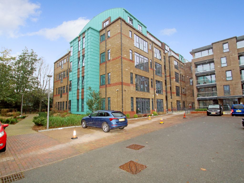 2 bed flat for sale in Weston Court, Uxbridge, Greater London UB8 Zoopla